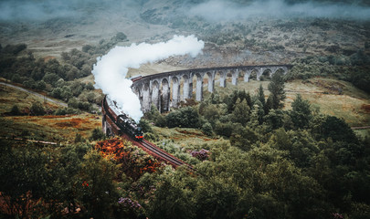 Fototapeta premium Glenfinnan Viaduct in Scotland