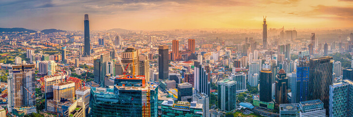 Fototapeta premium KUALA LUMPUR, MALAYSIA - Nov 11, 2019. Aerial view of Kuala Lumpur city skyline at sunset in Kuala Lumpur, Malaysia.