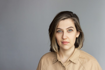 Obraz premium Portrait of stylish intellectual credible woman. The concept of a doctor, psychologist, psychiatrist, blogger, designer. Copy space.