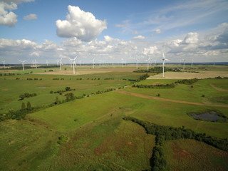 Wiatraki pole farma wiatrowa ekologia prąd energia © Dariusz