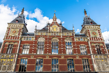 Fototapeta na wymiar Amsterdam Centraal railway station in Amsterdam, Netherlands