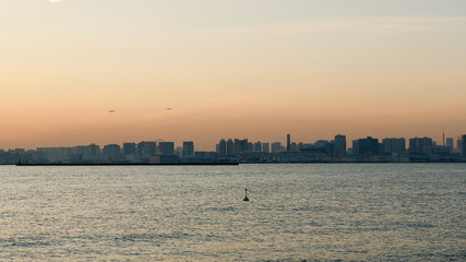 若洲海浜公園から見るお台場の夕焼け
