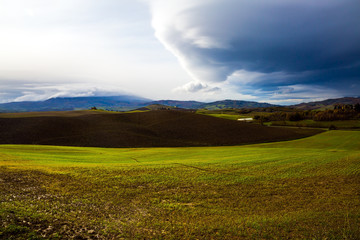 Fototapeta premium Storm begins over Tuscany hills