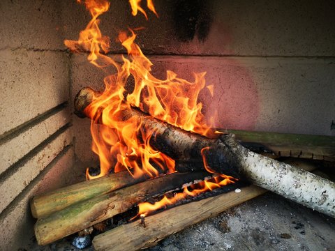 Grillen BBQ Steinofen Steingrill Grill offen Feuer Flamme