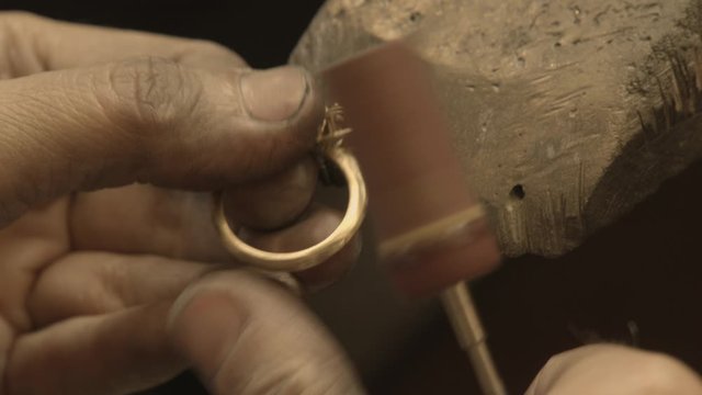 Jewelry Work. Polished Grinding Gold Ring