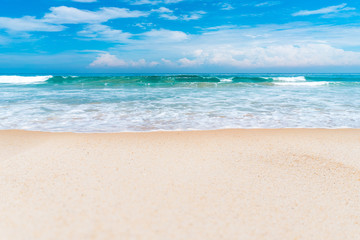 Obraz premium Beautiful tropical beach with blue sky and white clouds abstract texture background. Copy space of summer vacation and holiday business travel concept.