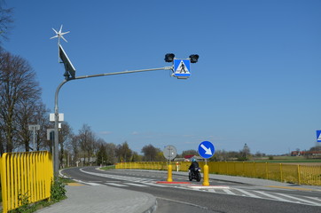 droga, autostrada, niebo, asfalt, podróż, krajobraz, droga, charakter, blękit, przewozy, auta, ruch drogowy, ulica, predkość, opróżnić, jazda, kreska, kraj, obszarów wiejskich, chmura, horyzont, chmur © Szymon