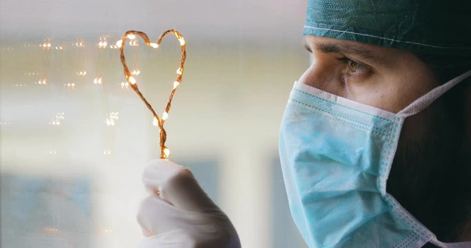 Medico da speranza ai pazienti di coronavirus