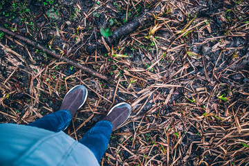 Obraz premium feet in jeans on the grass