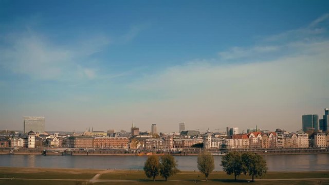 Blick &uuml;ber D&uuml;sseldorf - Aerial 01