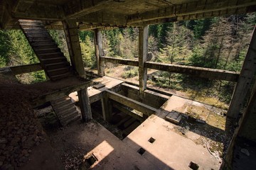 Fototapeta premium postapocalyptic abandoned house