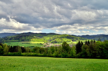 Fototapeta na wymiar Schönberg bei Freiburg unter Wolken