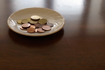 tip euro cent in a plate