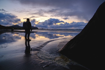 Obraz premium people on the beach, rocks and sand on lofoten islands