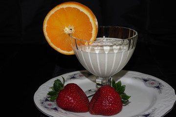 fresas con yogur y naranja