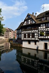 Fototapeta na wymiar Traditional houses next to river in Strasbourg 