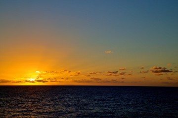Sonnenaufgang über dem Ozean