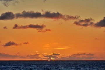 Sonnenaufgang über dem Meer