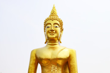 Fototapeta premium Statue of the Golden Buddha against the light sky.