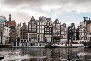 Fototapeta na wymiar old colorful houses in amsterdam