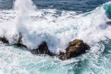 olas, mar, oceáno, acuático, oleaje, olas, playa, naturaleza, costa, azul, roca, chapoteo, energía, aerosol, espuma, costa, tempestad, cielo, verano, roca, chocar, la costa, maldito, fuerza, blanco