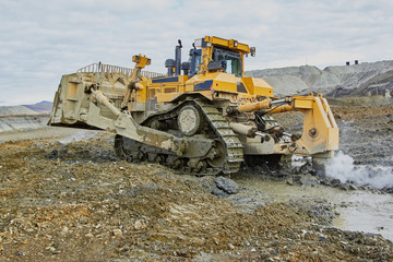 Gold mining in Kolyma. Bulldozer D11T IMG5532