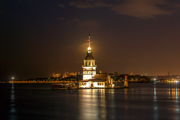 Obraz na płótnie Canvas Istanbul, Turkey, 08 May 2009: Sunrise, Maiden's Tower