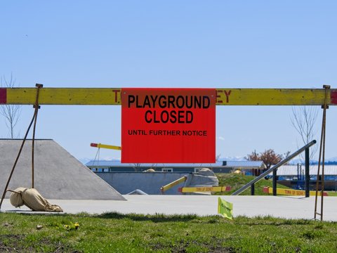 Skating rink closed due to coronavirus pandemic - Powered by Adobe