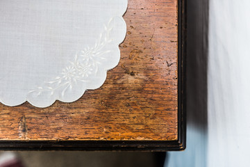 Old fashioned end table top - obrazy, fototapety, plakaty
