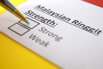 Obraz premium One person is answering question about strength of Malaysian Ringgit.