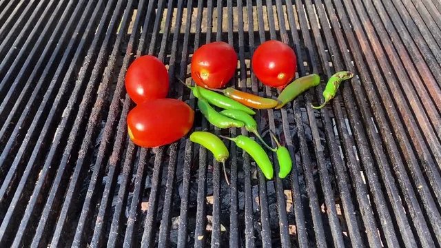 Parrilla con Jitomates y Chiles.