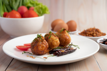 Boiled eggs stir-fried with tamarind sauce.
