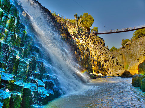 Cascada de prismas bas&aacute;lticos 