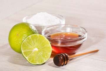 Honey, lemon and baking soda for face mask