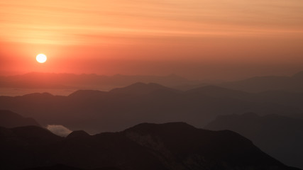 Amanecer en la sierra gorda de Queretaro, en el mirador de cuatro palos