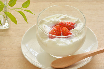 ヨーグルト　イチゴ
