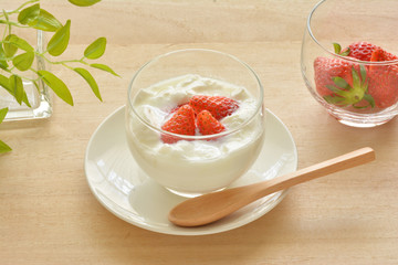 ヨーグルト　イチゴ

