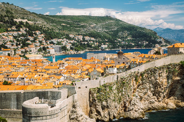 Fototapeta na wymiar Dubrovnik old town and medieval city walls with adriatic sea in Croatia