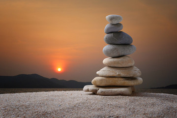 Balance stones are arranged in a pyramid shape.