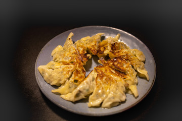 焼きたての餃子