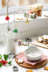 Glaze for gingerbread cookies