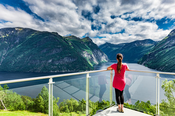 Fototapeta na wymiar Geirangerfjord vom Aussichtspunkt bei Hellesylt