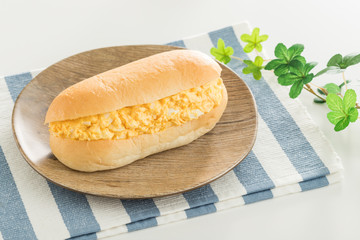 ふんわりしっとり、たまごサラダのコッペパンサンド