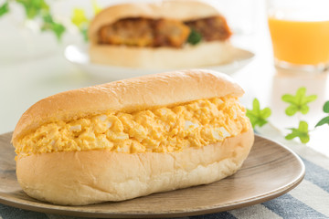 ふんわりしっとり、たまごサラダのコッペパンサンド