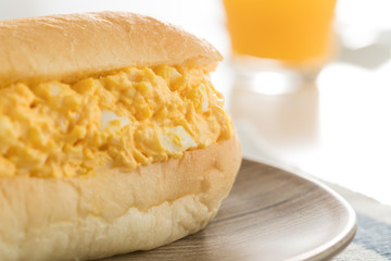 ふんわりしっとり、たまごサラダのコッペパンサンド