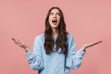 Image of displeased brunette woman screaming and throwing up her arms