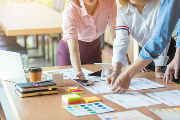 Graphic designers are brainstorming ideas in Choosing color groups to design applications for websites