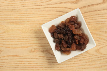 Rosinen in einer Schale