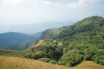 Naklejka premium Natural landscape of green mountain range with cloudy blue sky