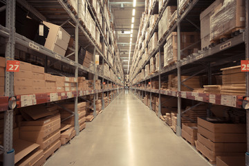 Fototapeta premium Droga do magazynu z zapasami produktów i towarów